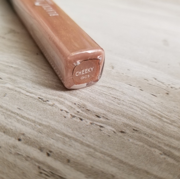 Beautiful shade Lip gloss - Picture 4 of 4